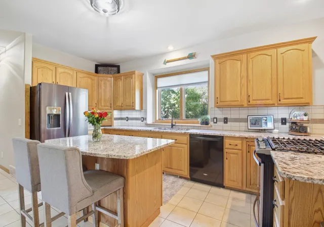 Photo 4 of Single family home for sale at 112 Par View Est, Montevideo, MN 56265 | MLS# 7141928 | Listing updated on 2026-10-20