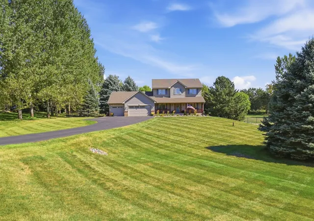 Photo 3 of Single family home for sale at 20365 Lake Ridge Dr, Prior Lake, MN 55372 | MLS# 7141955 | Listing updated on 2026-09-20