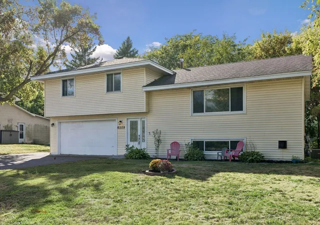 Photo 2 of Single family home for sale at 6509 Edgemont Blvd N, Minneapolis, MN 55428 | MLS# 7141968 | Listing updated on 2026-10-19