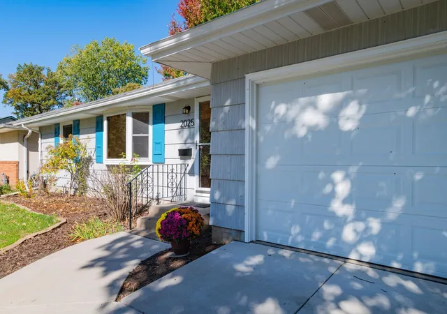 Photo 2 of Single family home for sale at 2025 Field Ave, Saint Paul, MN 55116 | MLS# 7142006 | Listing updated on 2026-10-09