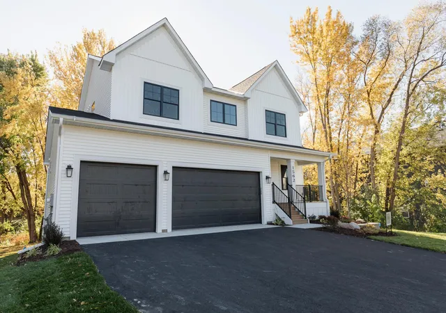 Photo 4 of Single family home for sale at 7xx Heather Dr, Shoreview, MN 55126 | MLS# 7142010 | Listing updated on 2026-09-13