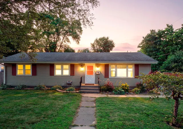 Photo 1 of Single family home for sale at 135 Davis St S, Cambridge, MN 55008 | MLS# 7142019 | Listing updated on 2026-09-13