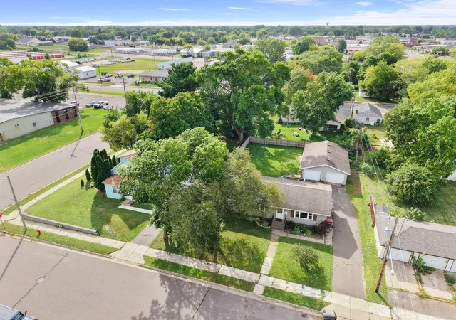 Photo 2 of Single family home for sale at 135 Davis St S, Cambridge, MN 55008 | MLS# 7142019 | Listing updated on 2026-09-13