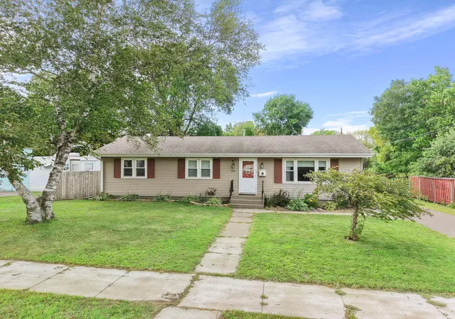 Photo 3 of Single family home for sale at 135 Davis St S, Cambridge, MN 55008 | MLS# 7142019 | Listing updated on 2026-09-13