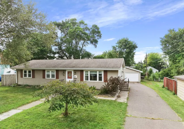 Photo 4 of Single family home for sale at 135 Davis St S, Cambridge, MN 55008 | MLS# 7142019 | Listing updated on 2026-09-13