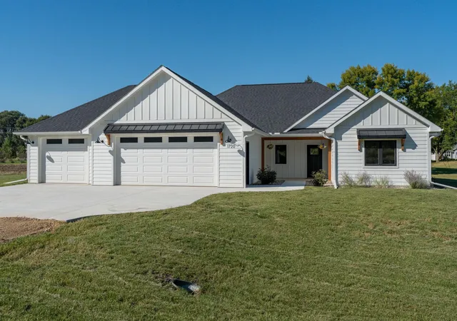 Photo 1 of Single family home for sale at 1720 High Tail Ln, Mankato, MN 56001 | MLS# 7142030 | Listing updated on 2026-09-22