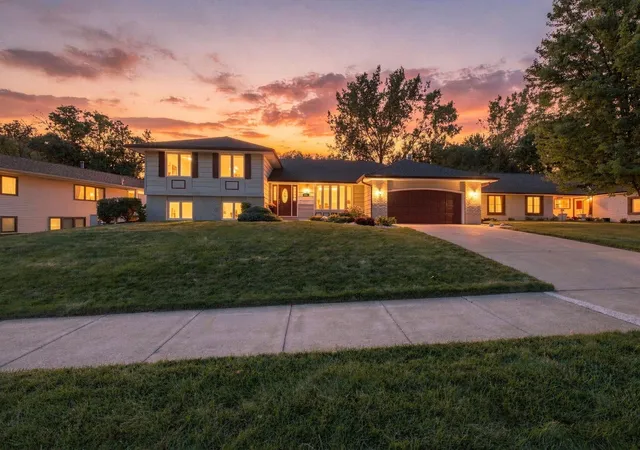 Photo 3 of Single family home for sale at 9235 Hyland Crk Rd, Minneapolis, MN 55437 | MLS# 7142032 | Listing updated on 2026-10-14