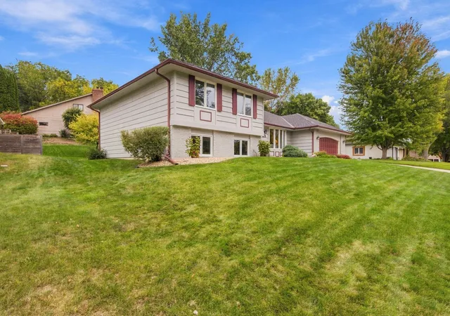 Photo 3 of Single family home for sale at 9235 Hyland Crk Rd, Minneapolis, MN 55437 | MLS# 7142032 | Listing updated on 2026-10-05