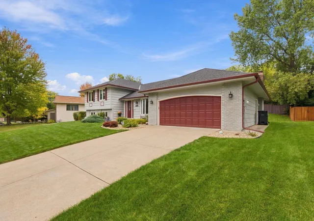 Photo 3 of Single family home for sale at 9235 Hyland Crk Rd, Minneapolis, MN 55437 | MLS# 7142032 | Listing updated on 2026-10-05
