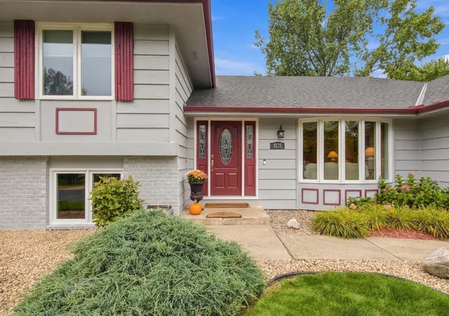 Photo 4 of Single family home for sale at 9235 Hyland Crk Rd, Minneapolis, MN 55437 | MLS# 7142032 | Listing updated on 2026-10-05