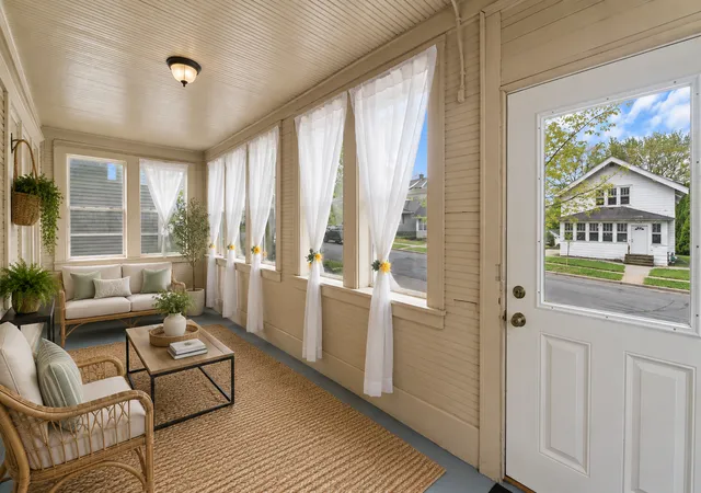 Photo 3 of Single family home for sale at 985 5th Street E, Saint Paul, MN 55106 | MLS# 7142037 | Listing updated on 2026-09-16