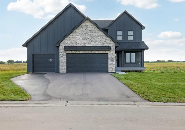 Photo 1 of Single family home for sale at 470 Sea Wing Blvd, Prescott, WI 54021 | MLS# 7142048 | Listing updated on 2026-09-15