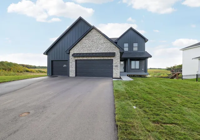 Photo 2 of Single family home for sale at 470 Sea Wing Blvd, Prescott, WI 54021 | MLS# 7142048 | Listing updated on 2026-09-15