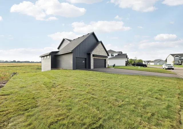 Photo 3 of Single family home for sale at 470 Sea Wing Blvd, Prescott, WI 54021 | MLS# 7142048 | Listing updated on 2026-09-15
