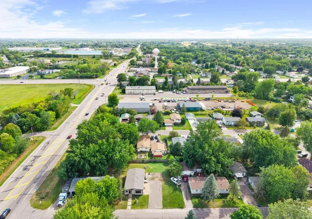 Photo 3 of Single family home for sale at 1989 Cardinal Dr, Hugo, MN 55038 | MLS# 7142060 | Listing updated on 2026-09-20