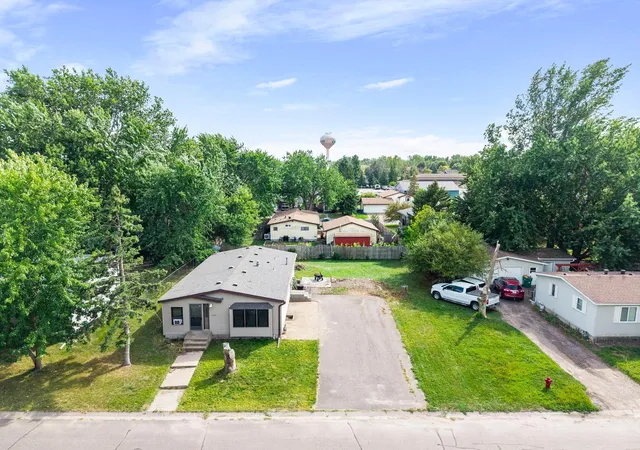 Photo 4 of Single family home for sale at 1989 Cardinal Dr, Hugo, MN 55038 | MLS# 7142060 | Listing updated on 2026-09-20