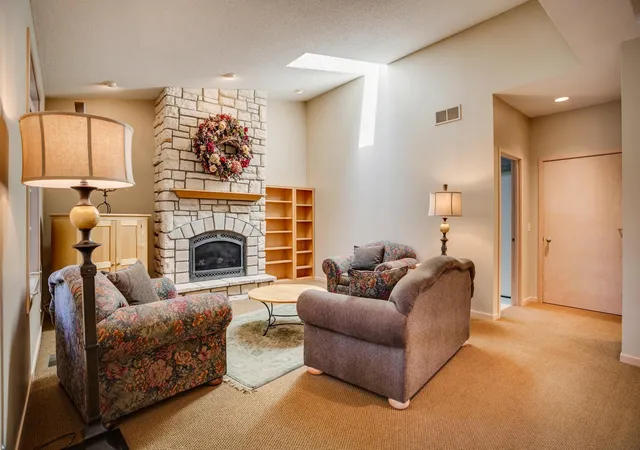 Photo 4 of Single family home for sale at 7089 Crowne Oak Rd, Eden Prairie, MN 55344 | MLS# 7142066 | Listing updated on 2026-09-24