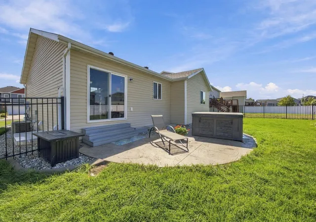 Photo 4 of Sale Pending at 6001 59 Street S, Fargo, ND 58104 | MLS# 7142073 | Listing updated on 2026-10-13