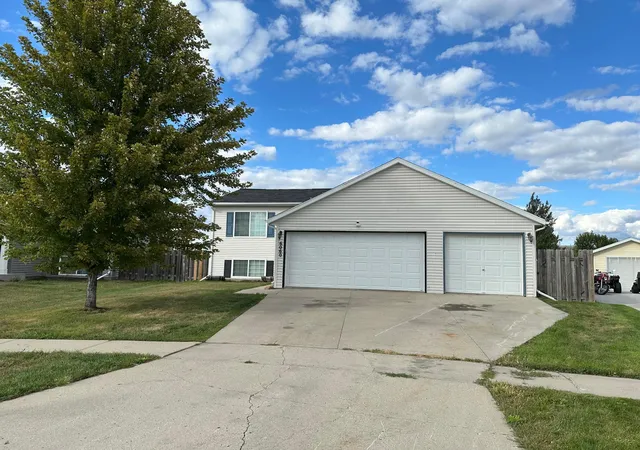 Single family home for sale at 6060 Bennett Ct S, Fargo, ND 58104 | MLS# 7142084