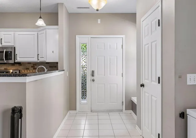 Photo 3 of Single family home for sale at 1673 Countryside Dr, Shakopee, MN 55379 | MLS# 7142088 | Listing updated on 2026-09-20