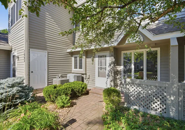 Photo 3 of Single family home for sale at 7807 W 110th Street, Minneapolis, MN 55438 | MLS# 7142097 | Listing updated on 2026-10-28