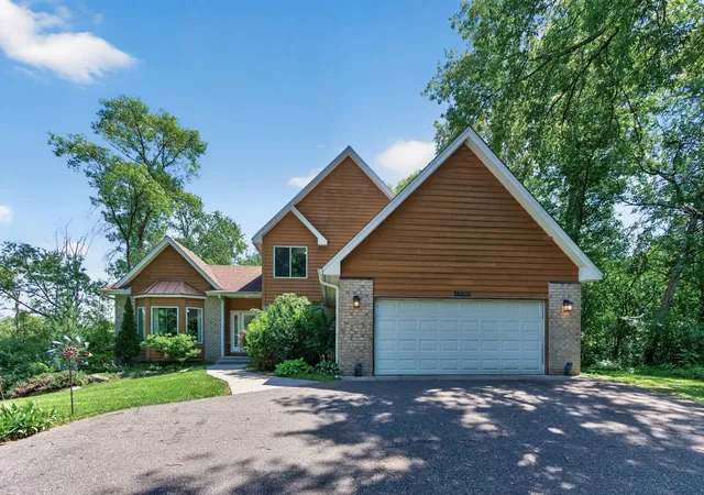Photo 4 of Single family home for sale at 13707 Green Briar Dr, Hopkins, MN 55305 | MLS# 7142098 | Listing updated on 2026-09-12