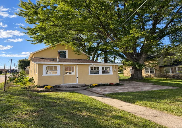 Photo 2 of Single family home for sale at 114 3rd Avenue Ne, Brainerd, MN 56401 | MLS# 7142132 | Listing updated on 2026-09-23