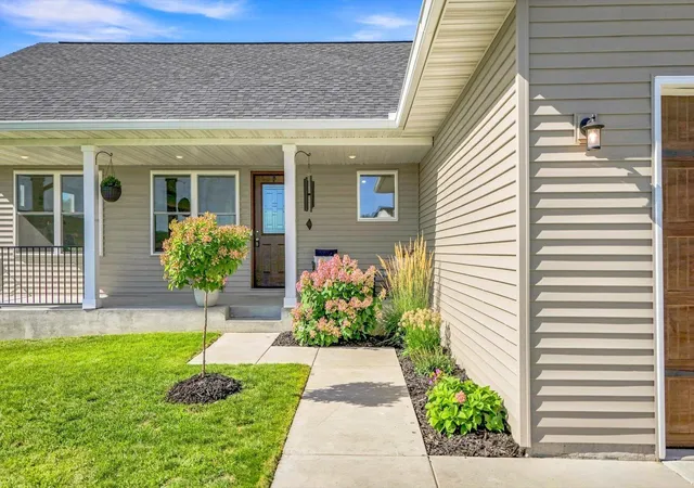 Photo 2 of Single family home for sale at 821 223rd Street, Osceola, WI 54020 | MLS# 7142152 | Listing updated on 2026-09-15