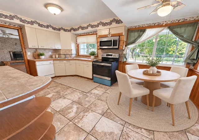 Photo 2 of Single family home for sale at 1894 Minnehaha Ave E, Saint Paul, MN 55119 | MLS# 7142153 | Listing updated on 2026-09-13