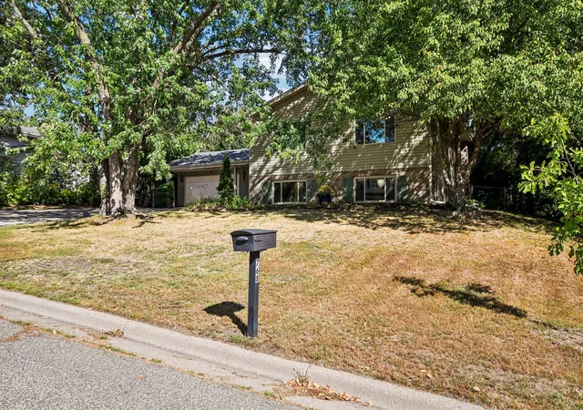 Photo 2 of Single family home for sale at 767 Eldridge Ave E, Saint Paul, MN 55117 | MLS# 7142154 | Listing updated on 2026-09-17