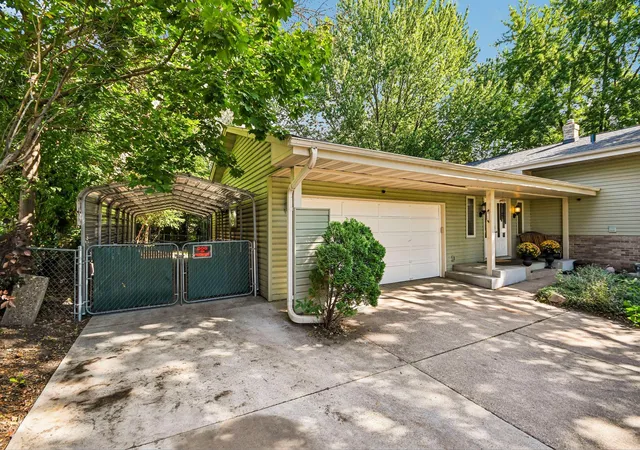 Photo 3 of Single family home for sale at 767 Eldridge Ave E, Saint Paul, MN 55117 | MLS# 7142154 | Listing updated on 2026-09-17