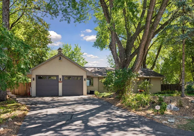 Photo 3 of Single family home for sale at 15509 Holdridge Rd E, Wayzata, MN 55391 | MLS# 7142168 | Listing updated on 2026-09-25