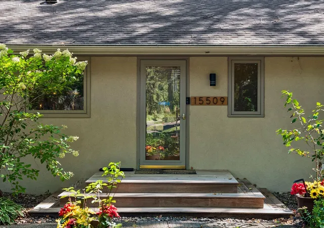 Photo 4 of Single family home for sale at 15509 Holdridge Rd E, Wayzata, MN 55391 | MLS# 7142168 | Listing updated on 2026-09-25