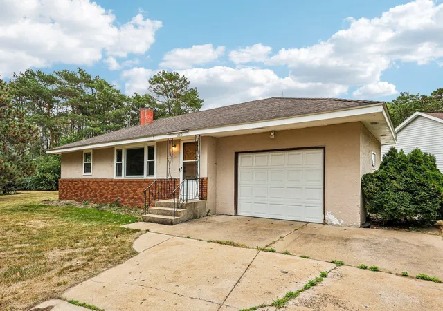 Photo 2 of Sale Pending at 2804 Beam Ln, Saint Paul, MN 55121 | MLS# 7142188 | Listing updated on 2026-09-22