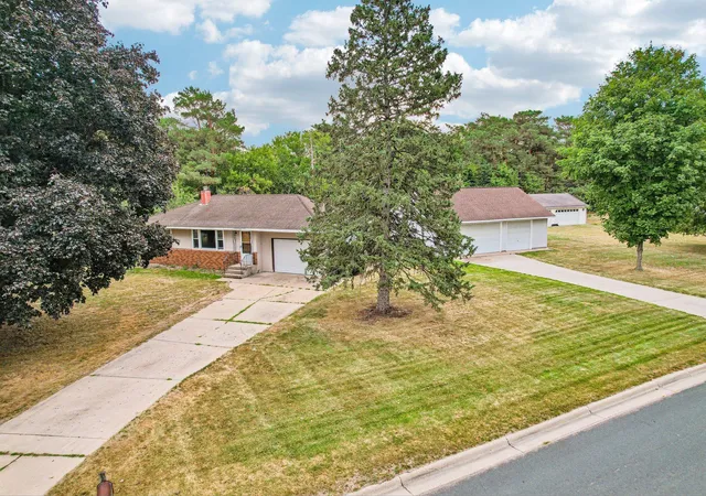 Photo 3 of Sale Pending at 2804 Beam Ln, Saint Paul, MN 55121 | MLS# 7142188 | Listing updated on 2026-09-22