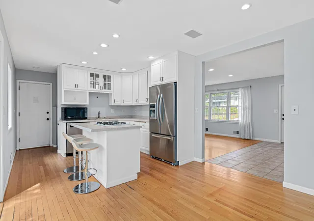 Photo 4 of Single family home for sale at 4609 Terracewood Dr, Minneapolis, MN 55437 | MLS# 7142193 | Listing updated on 2026-10-02