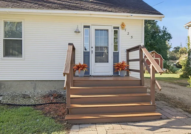 Photo 2 of Sale Pending at 725 Home St, Kenyon, MN 55946 | MLS# 7142200 | Listing updated on 2026-10-08