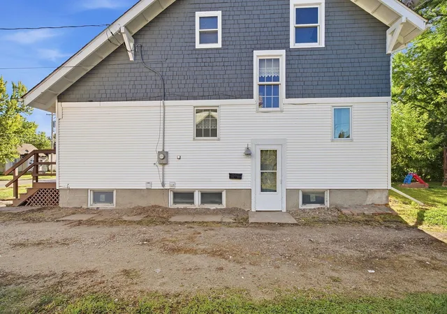 Photo 3 of Sale Pending at 725 Home St, Kenyon, MN 55946 | MLS# 7142200 | Listing updated on 2026-10-08