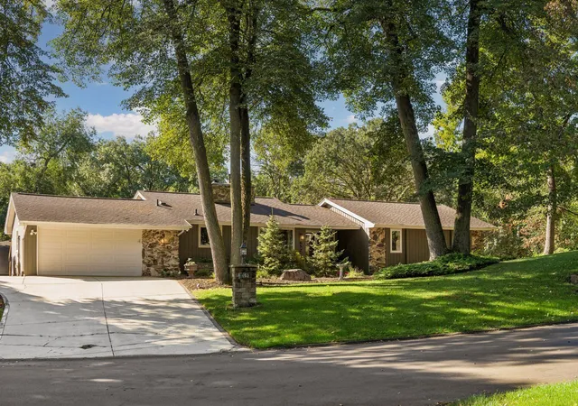 Photo 2 of Single family home for sale at 6521 Leesborough Ave, Eden Prairie, MN 55346 | MLS# 7142205 | Listing updated on 2026-09-13
