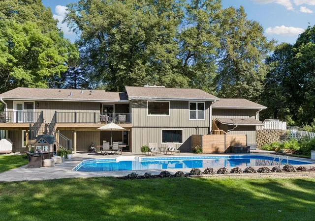 Photo 3 of Single family home for sale at 6521 Leesborough Ave, Eden Prairie, MN 55346 | MLS# 7142205 | Listing updated on 2026-09-13