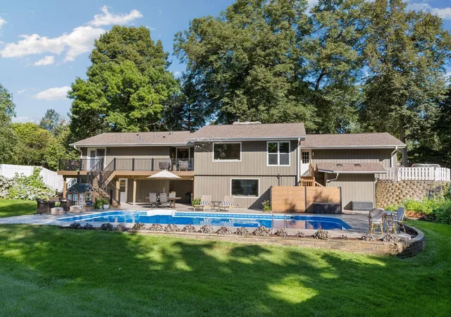 Photo 4 of Single family home for sale at 6521 Leesborough Ave, Eden Prairie, MN 55346 | MLS# 7142205 | Listing updated on 2026-09-13