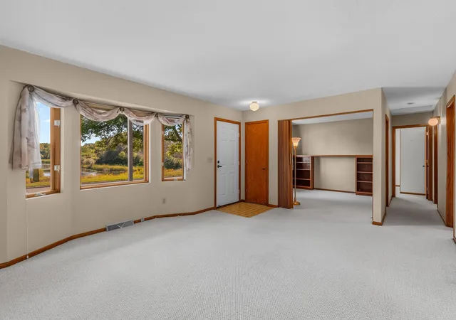 Photo 4 of Sale Pending at 3417 Van Dyke St, Saint Paul, MN 55110 | MLS# 7142207 | Listing updated on 2026-09-23