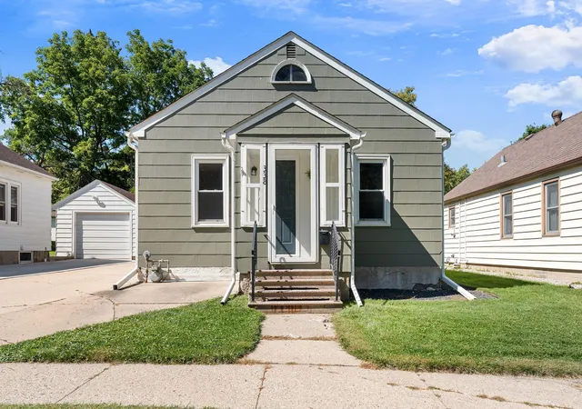 Photo 1 of Single family home for sale at 338 Highland Ave, Owatonna, MN 55060 | MLS# 7142208 | Listing updated on 2026-09-15