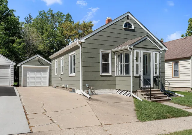 Photo 3 of Single family home for sale at 338 Highland Ave, Owatonna, MN 55060 | MLS# 7142208 | Listing updated on 2026-09-15