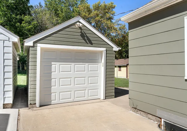 Photo 3 of Single family home for sale at 338 Highland Ave, Owatonna, MN 55060 | MLS# 7142208 | Listing updated on 2026-09-15