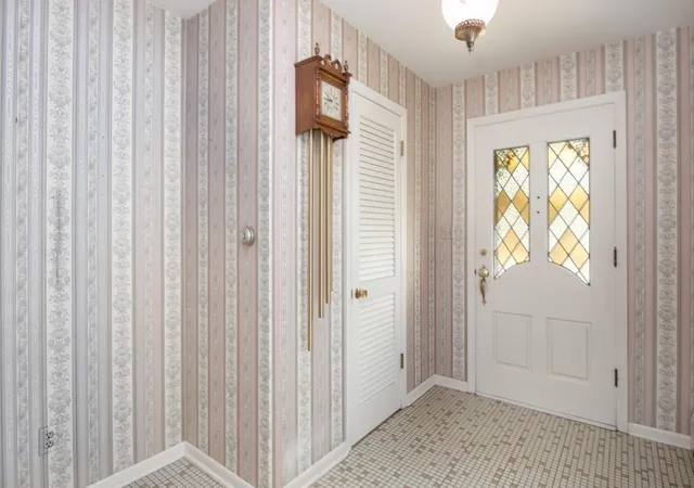 Photo 2 of Single family home for sale at 130 Atwood Dr, Mankato, MN 56001 | MLS# 7142212 | Listing updated on 2026-09-14