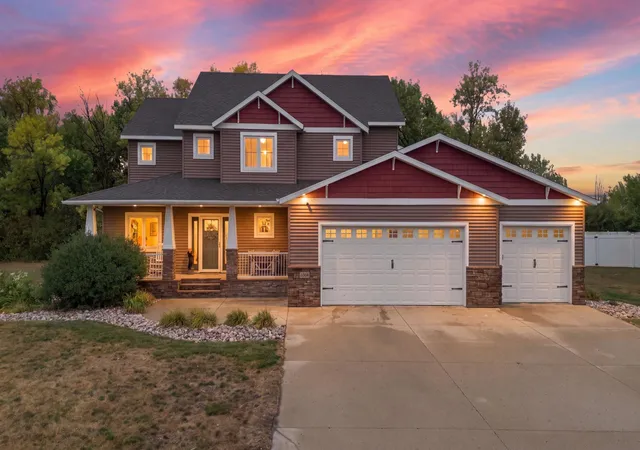 Photo 2 of Single family home for sale at 1944 53rd Avenue N, Moorhead, MN 56560 | MLS# 7142229 | Listing updated on 2026-10-21