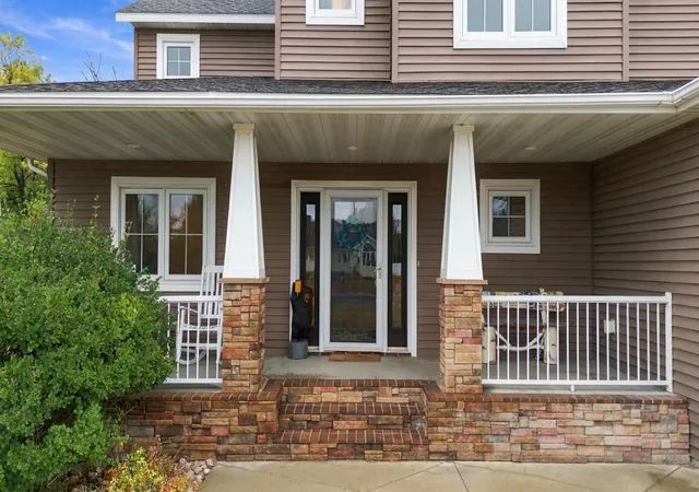 Photo 3 of Single family home for sale at 1944 53rd Avenue N, Moorhead, MN 56560 | MLS# 7142229 | Listing updated on 2026-10-21