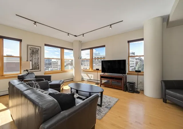 Photo 2 of Sale Pending at 401 N 2nd Street #321, Minneapolis, MN 55401 | MLS# 7142243 | Listing updated on 2026-10-07