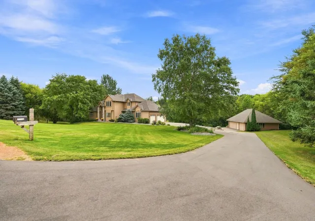 Photo 3 of Single family home for sale at 4741 S Lake Sarah Dr, Maple Plain, MN 55359 | MLS# 7142246 | Listing updated on 2026-09-20